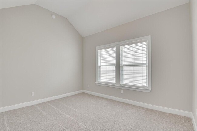 Building Photo - 136 Tanager Ln