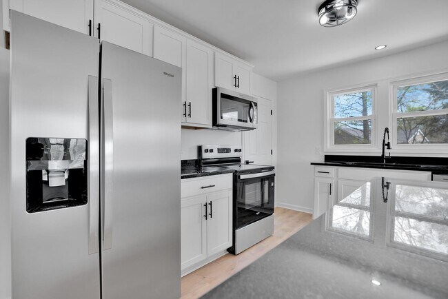 Building Photo - Like New! Fully Renovated 3BR Home | Move-In Ready | Large Lot