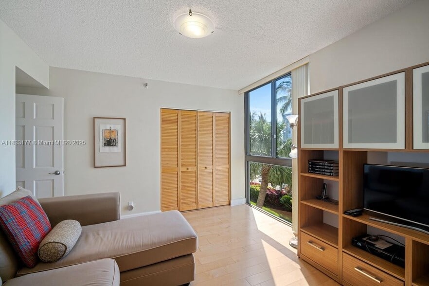 Building Photo - 3610 Yacht Club Dr