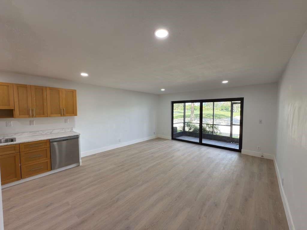 Building Photo - 9001 Jacaranda Ln