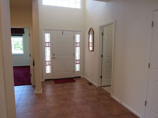 Building Photo - Ranch living in this Spacious Townhome in ...