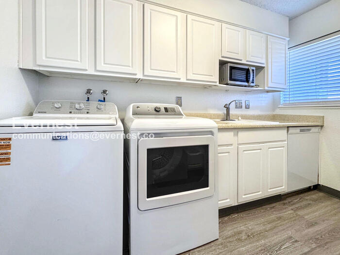 Building Photo - 8003 Wolff St