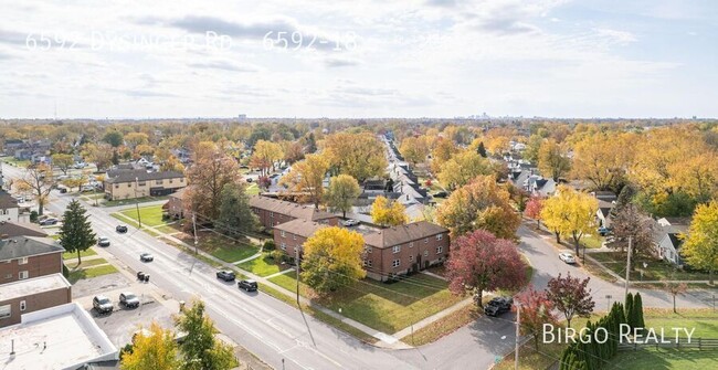 Building Photo - ROOMY 2-Bed Apartment in LOCKPORT