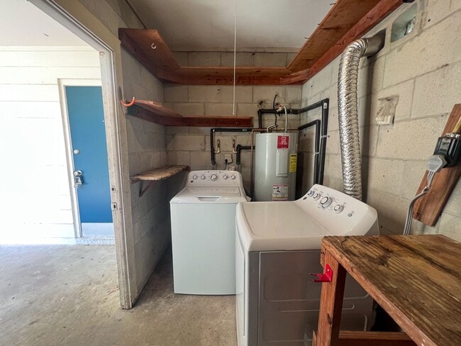 Building Photo - 3BR/1BA Pet Friendly House in NW Gainesvil...