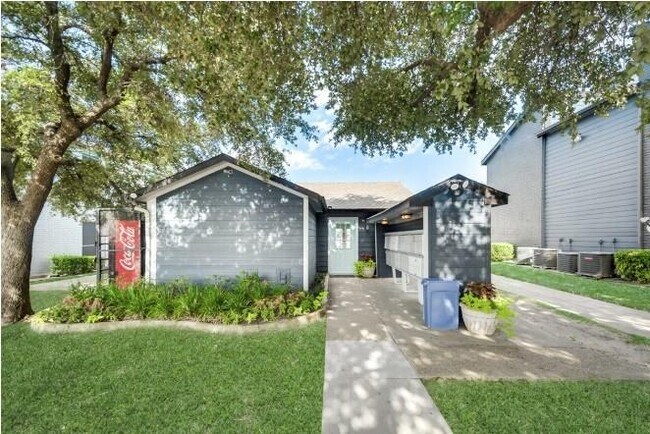 Building Photo - 9666 Scyene Rd
