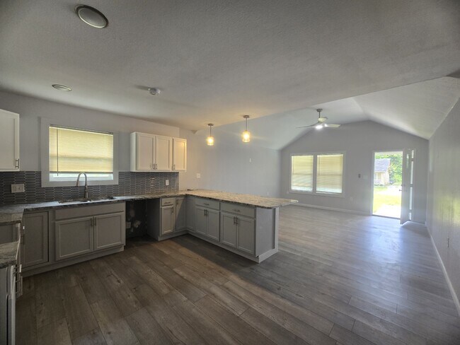 Building Photo - 4939 Woodland Ave