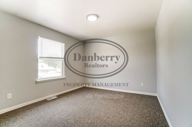 Building Photo - 3704 Willow Run Dr