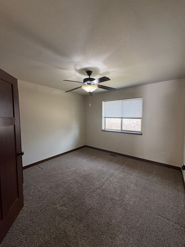 Building Photo - 3266 White Oak Ln