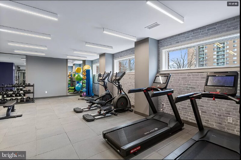 Building Photo - 635 Slaters Ln