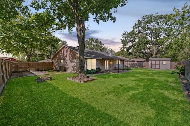 Building Photo - 5322 Inwood Dr