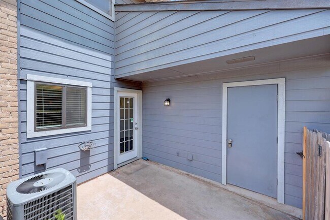 Building Photo - 802 Banister Ln