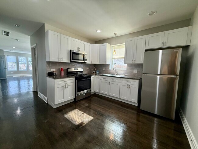 Building Photo - 2118 S 59th Ave