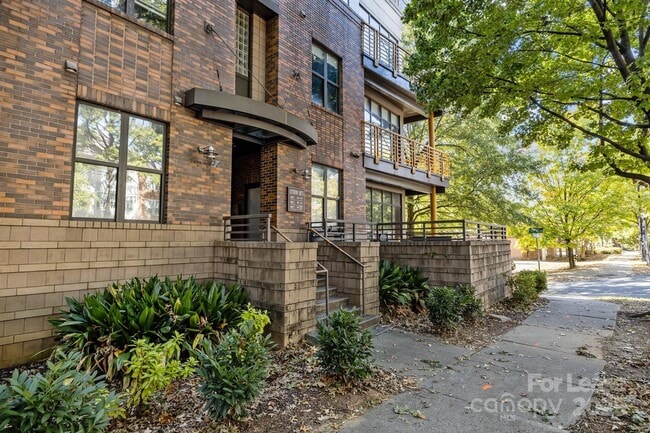 Building Photo - 708 N Davidson St