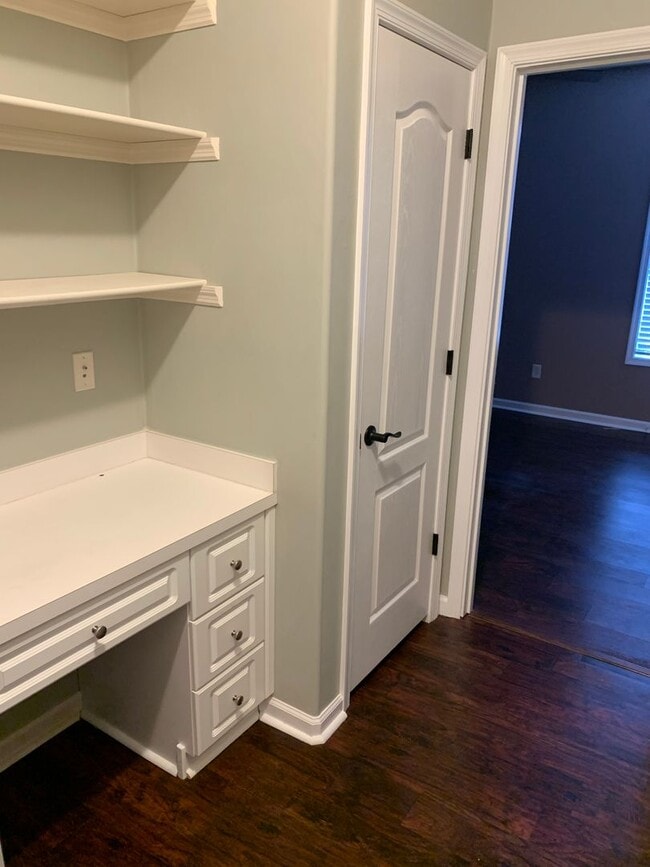 Building Photo - 3 Bedroom 2 Bathroom Condo