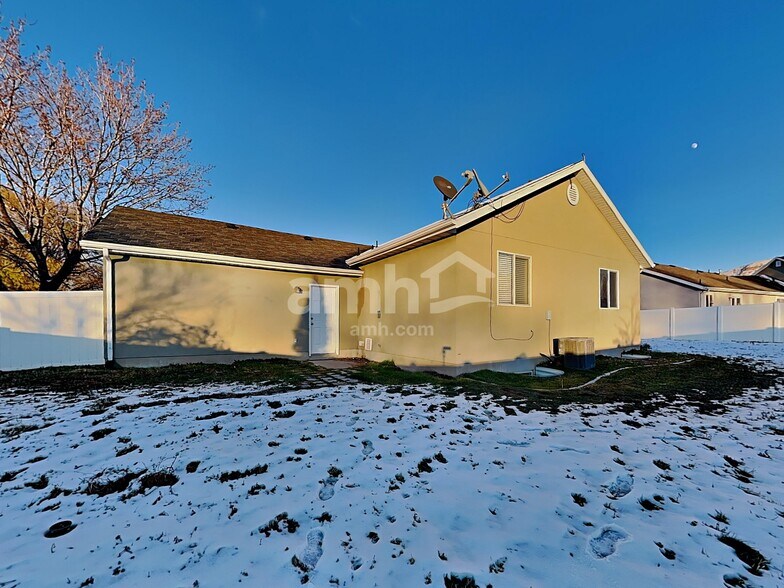 Building Photo - 651 Saddlebrook Dr