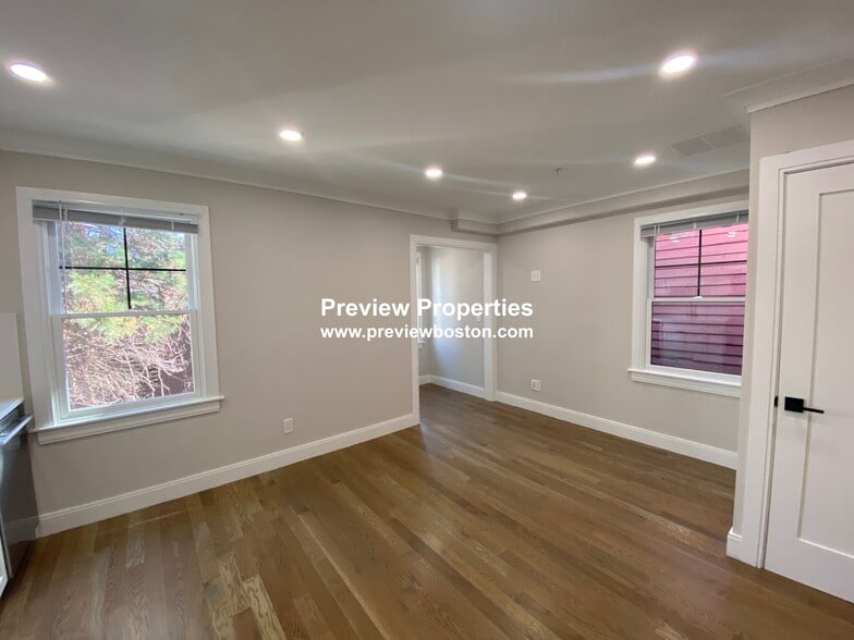 Building Photo - 14 Lopez Ave