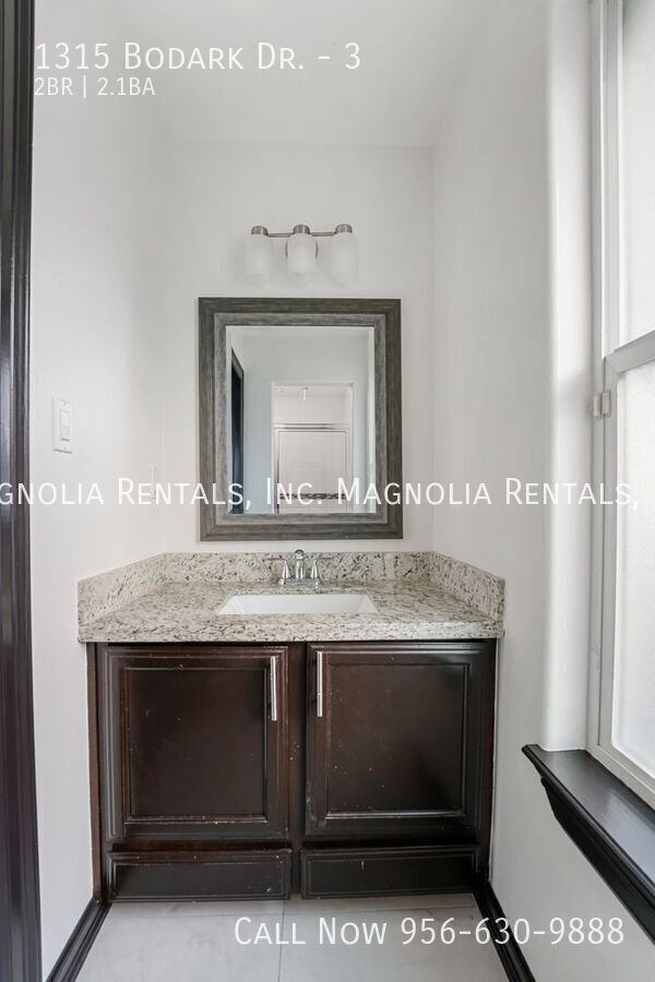 Building Photo - 1315 Bodark Dr