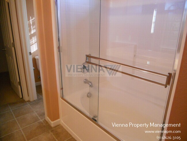 Building Photo - Cute Home for Rent in Roseville!