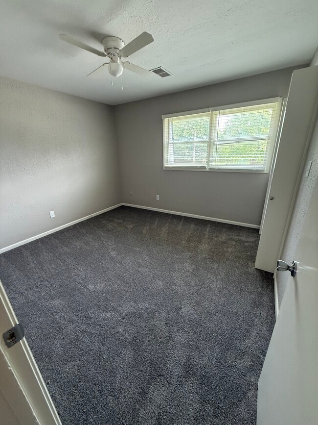 Building Photo - 13930 Marybrook Dr