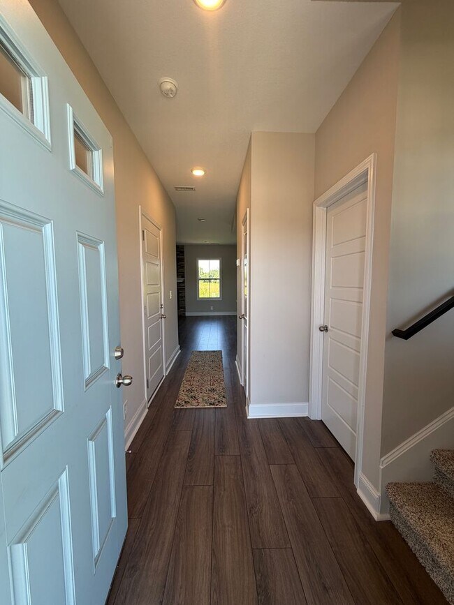 Building Photo - Exceptionally maintained, 3 bedroom home!
