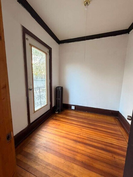 Building Photo - 385 Orange St
