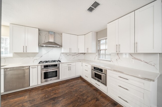 Building Photo - 1907 Ashford Hollow Ln