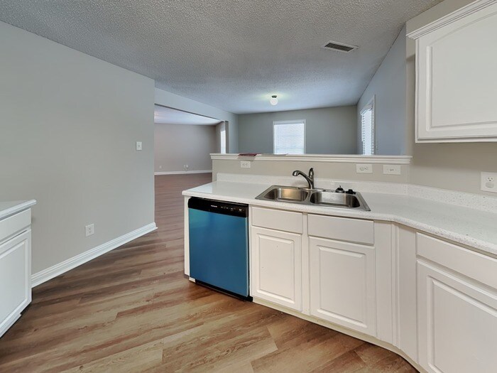 Building Photo - 1570 Broyles Ln