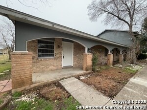 Building Photo - 311 E San Antonio Ave