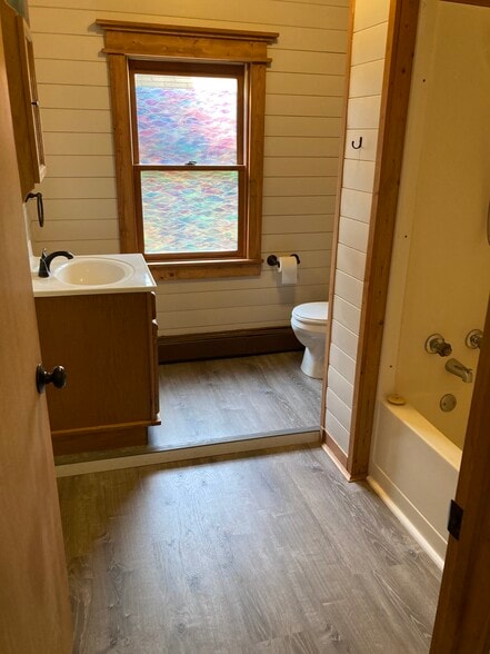 Building Photo - 1320 Otter St