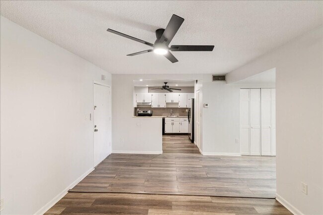 Building Photo - 5100 SW 41st St