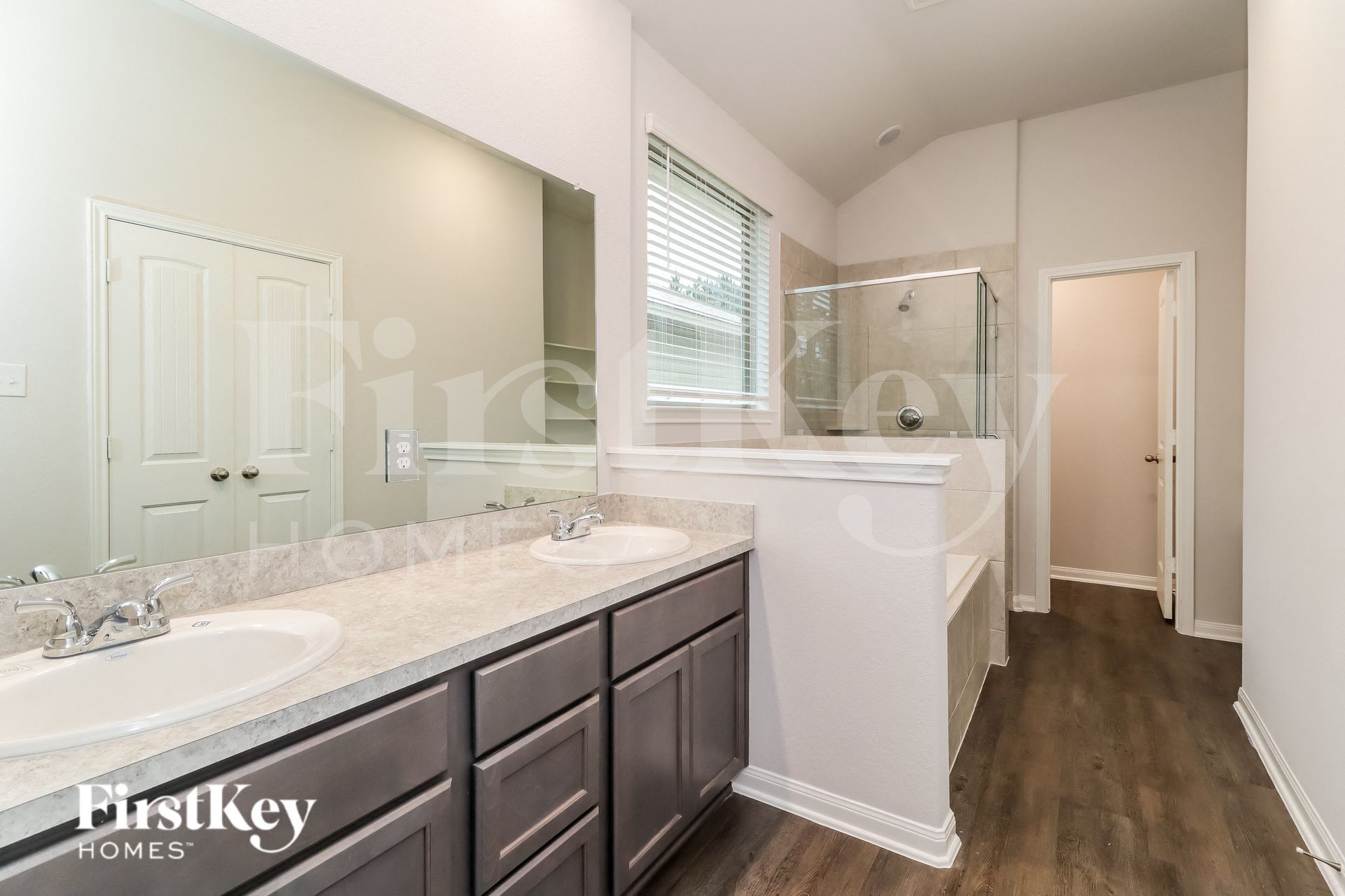 Building Photo - 14755 Country Club Dr