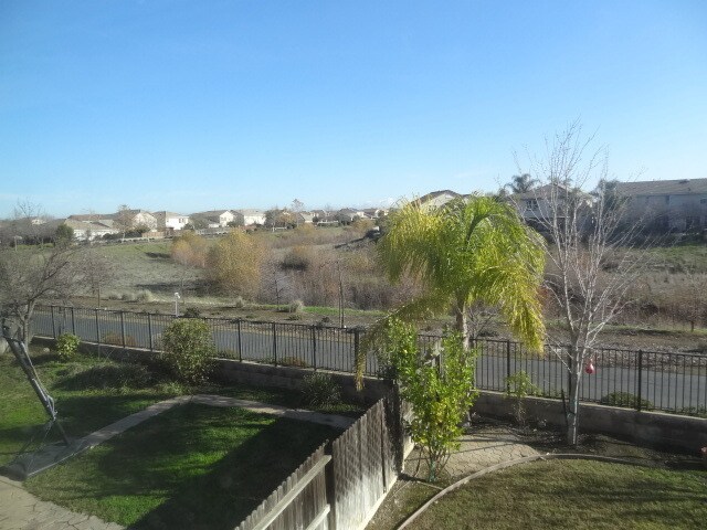 Building Photo - Huge home in Elk Grove