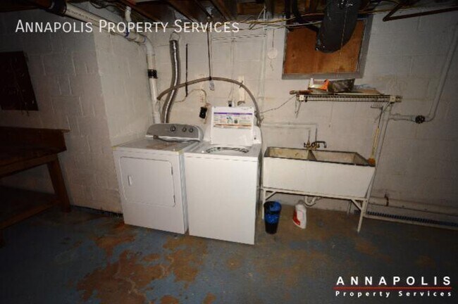 Building Photo - 208 Avondale Cir