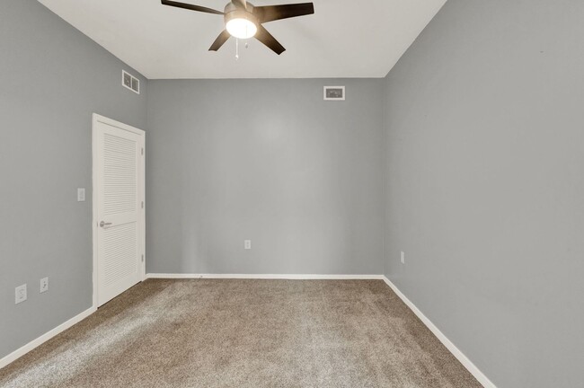 Building Photo - Luxury 2 Bedroom 2.5 Bath Townhome In Down...