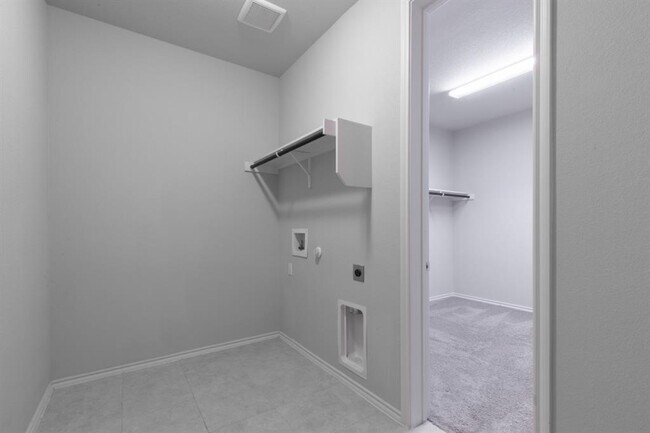 Building Photo - 14904 Cabrillo Way