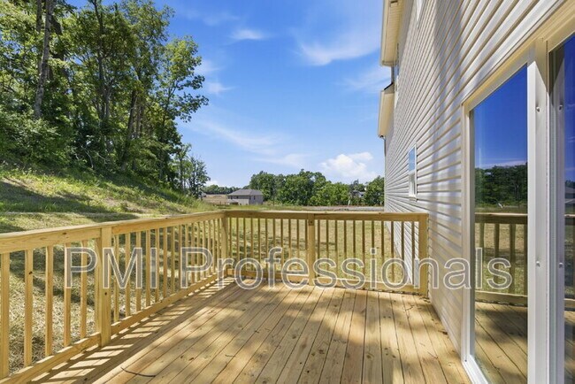Building Photo - 406 Legends Court