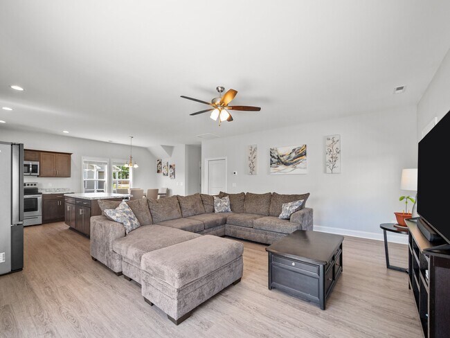Building Photo - 516 Poults Dr
