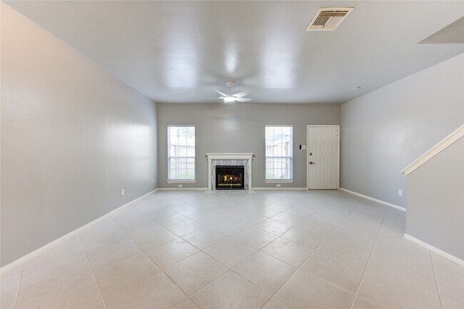 Building Photo - 3050 Holly Hall St