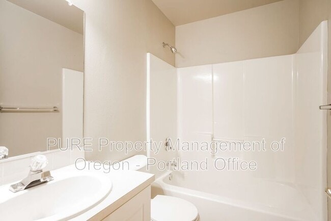 Building Photo - 3633 NE 158th Ave