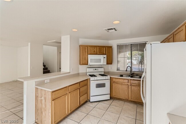Building Photo - 2537 Begonia Valley Ave
