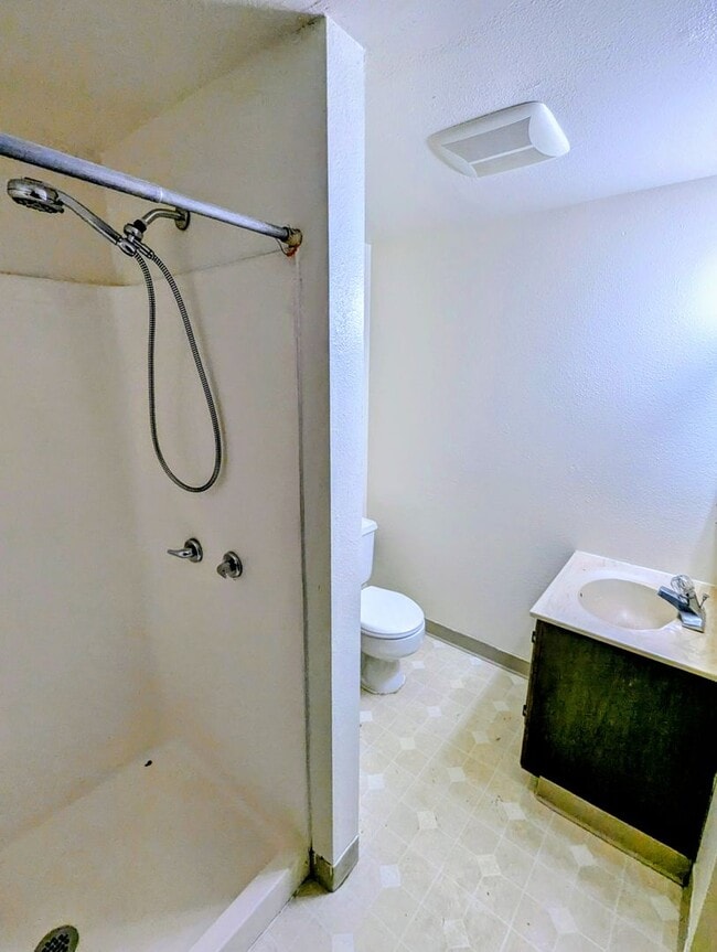 Building Photo - 4 BD/2BA Single Family Home in Dredge Lake area