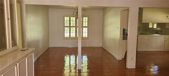 Building Photo - 630 Bradshaw Dr
