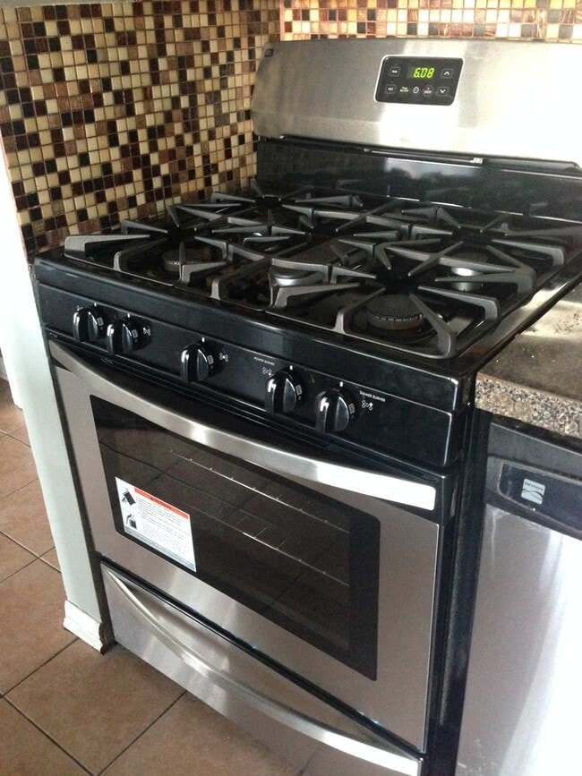 Building Photo - 5820 Wilshire Ct