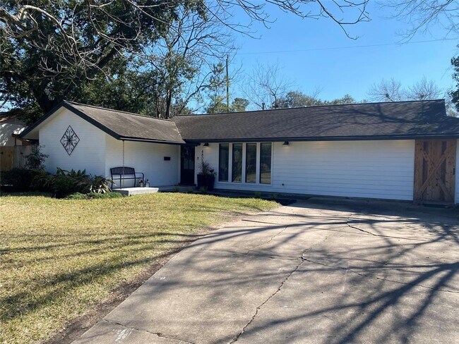 Building Photo - 4805 Kinglet St