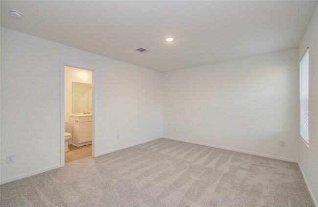 Building Photo - 25364 Carnation Ct