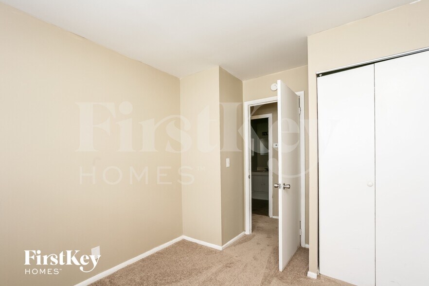 Building Photo - 8738 Montery Rd