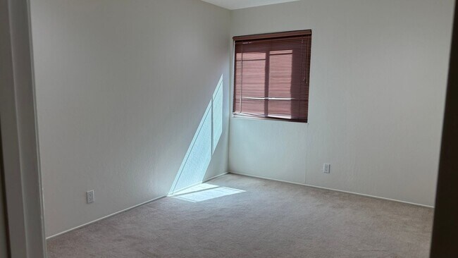 Building Photo - Spacious 4 bed/2.5 bath home in San Ramon