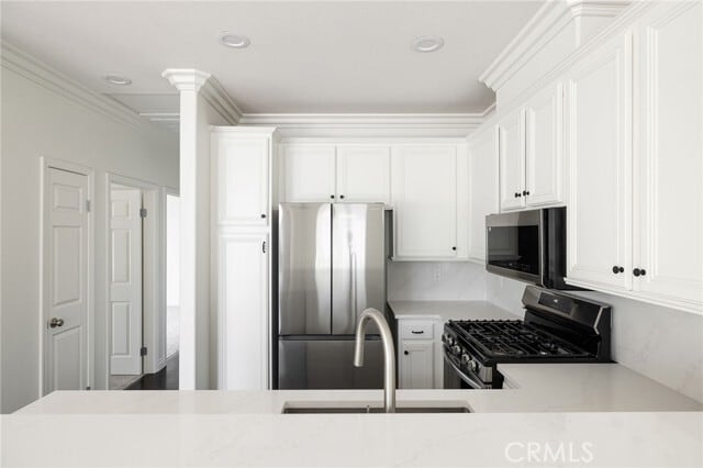 Building Photo - 12 Rabano