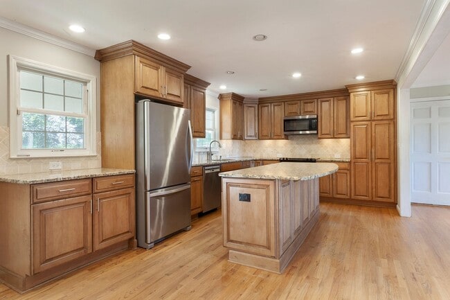 Building Photo - 3741 Fox Glen Ct NE