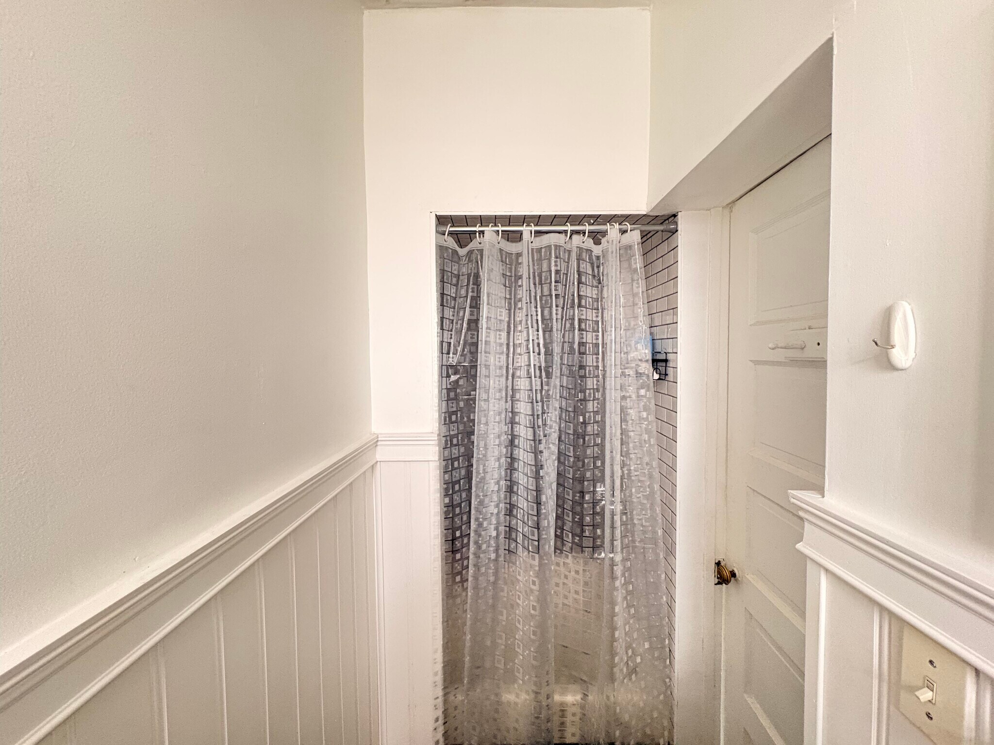 Building Photo - 5718 Ellsworth Ave